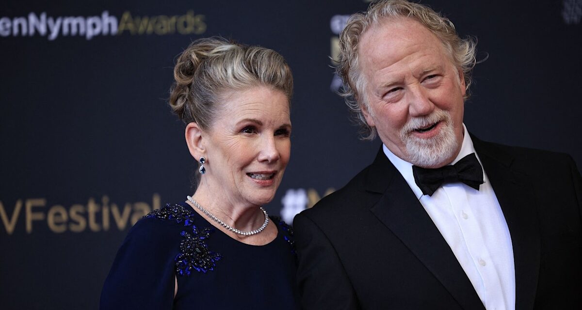 Melissa Gilbert photographiée en larmes alors que son mari, Timothy Busfield, reçoit des nouvelles d&rsquo;une affaire d&rsquo;abus sexuels sur des enfants