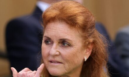 Sarah Ferguson se prépare à fuir le Royaume-Uni alors que le domicile du principal « prétendant » est révélé