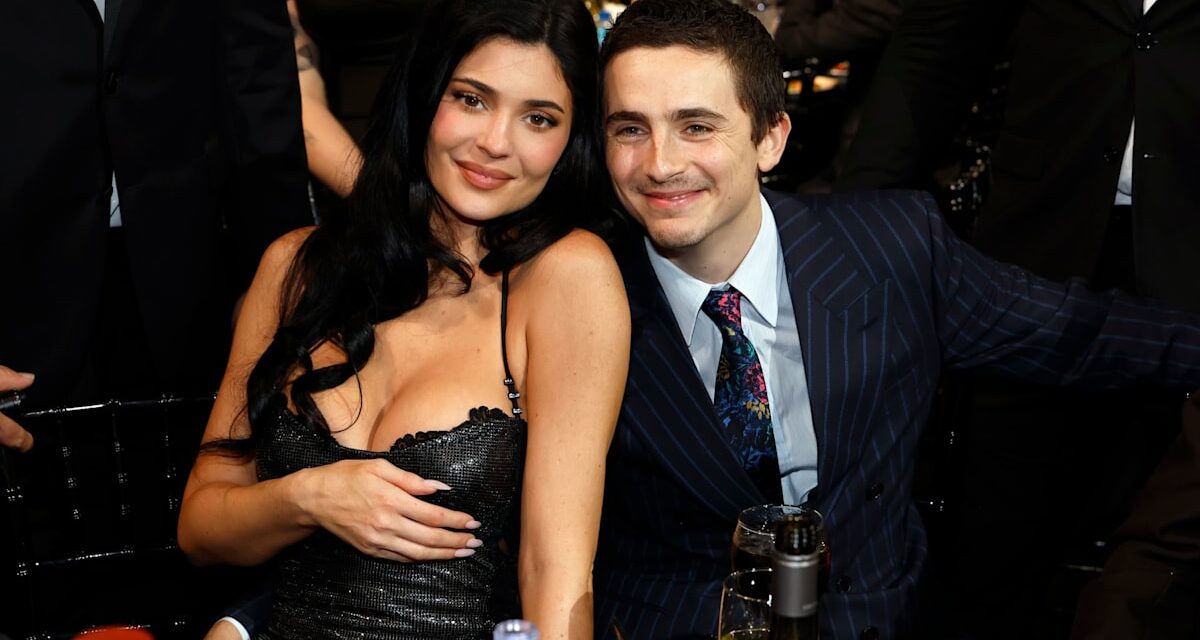 Timothée Chalamet et Kylie Jenner sont plus confortables que jamais sur les photos des Critics Choice Awards 2026