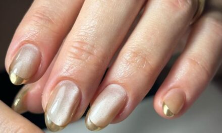10 meilleurs designs d’ongles dorés minimalistes pour l’hiver 2025/2026