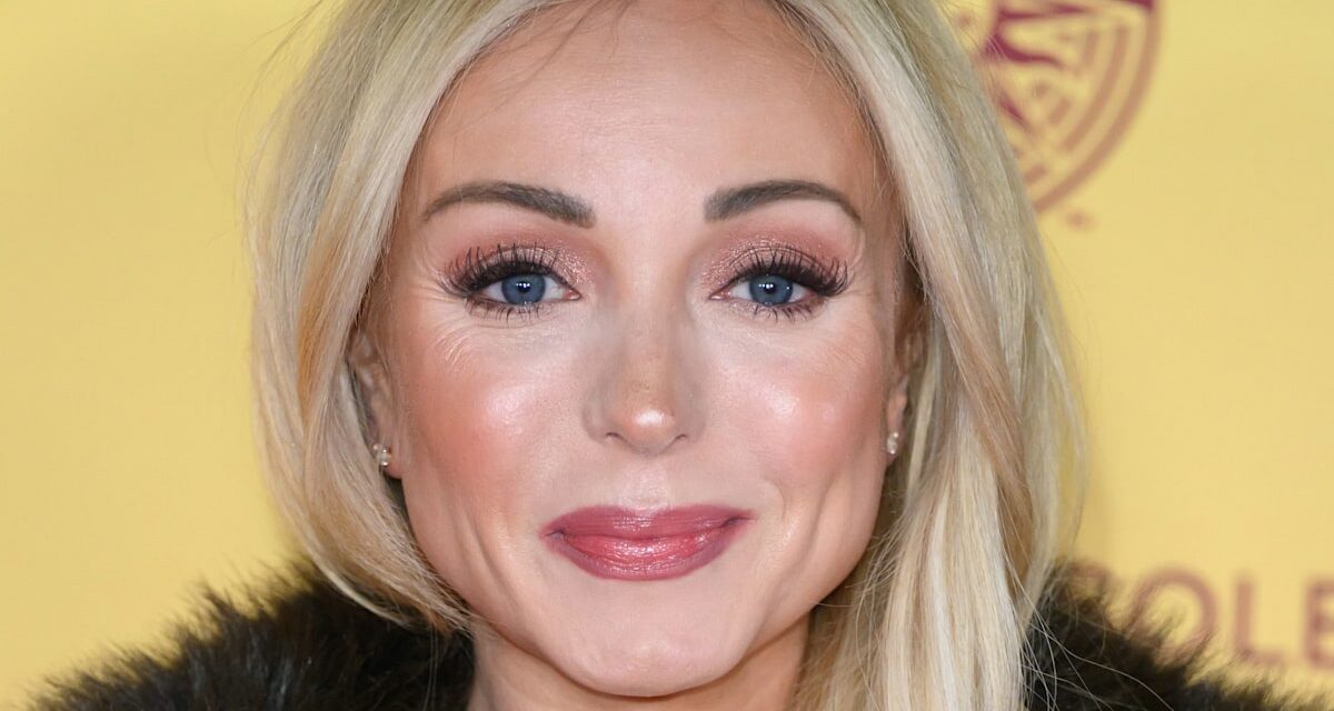 Helen George sort dans une mini-robe tueuse et un ensemble en cuir pour une soirée à Londres