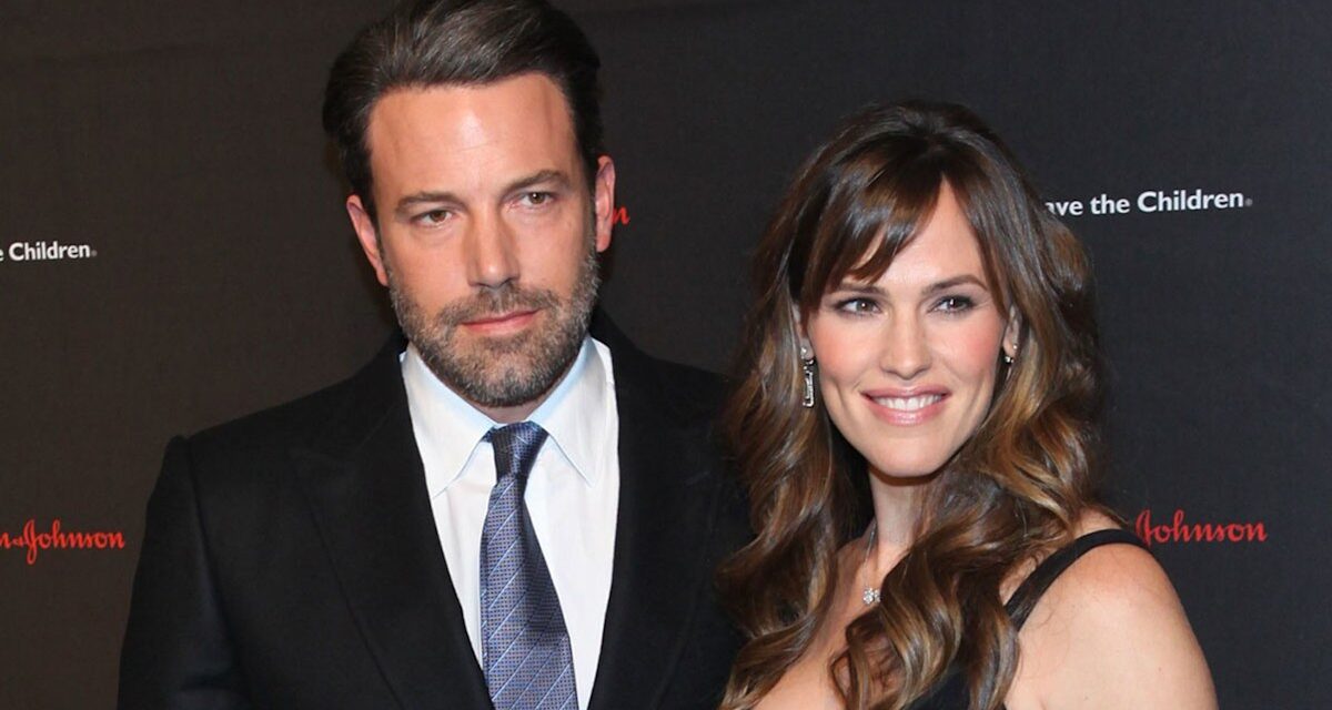 Fin, l&rsquo;enfant de Jennifer Garner et Ben Affleck, présente une exposition originale avec des nattes sur des photos inattendues après ses 17 ans