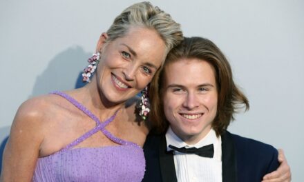 Roan, le fils de Sharon Stone, parle de ses fiançailles « chanceuses » avec la spécialiste du marketing Anya et pourquoi il est tombé amoureux d&rsquo;elle – exclusif