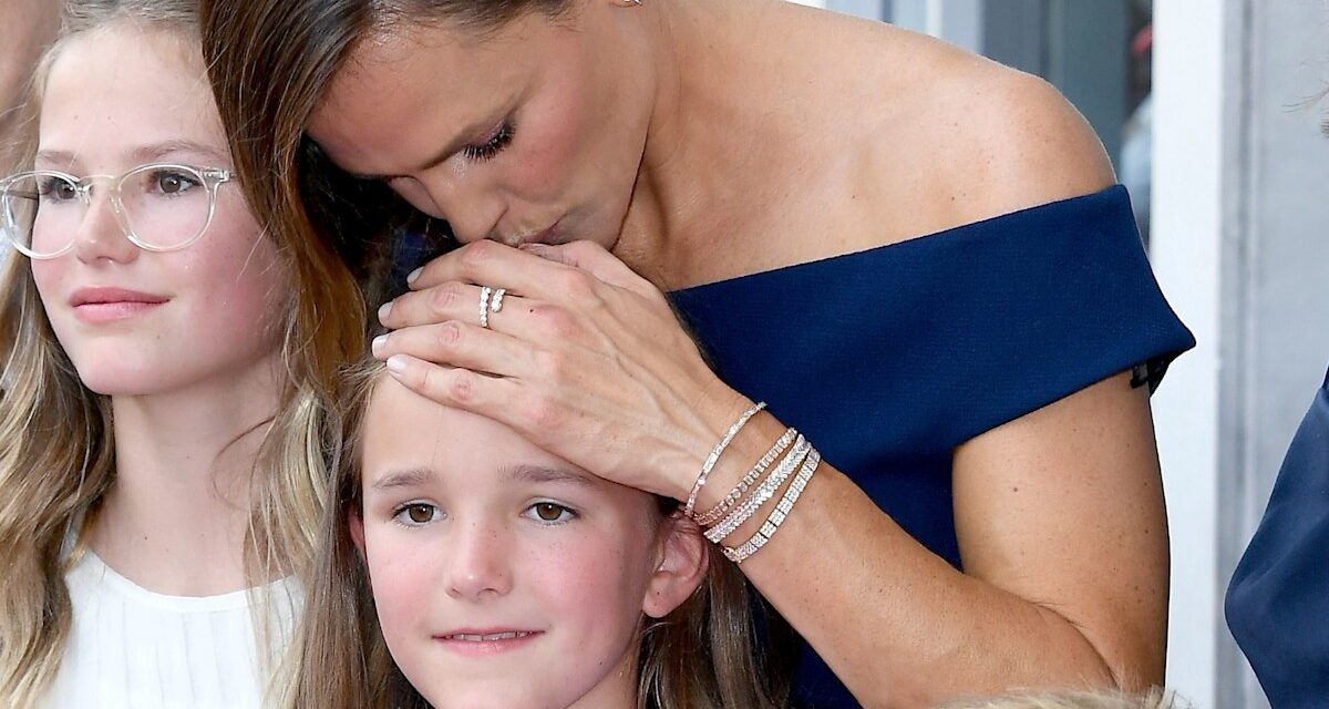 Fin Affleck fête ses 17 ans – découvrez l&rsquo;enfant de Ben Affleck et Jennifer Garner au fil des années