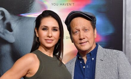 Rob Schneider fait face à un troisième divorce alors que sa femme dépose une demande après 15 ans