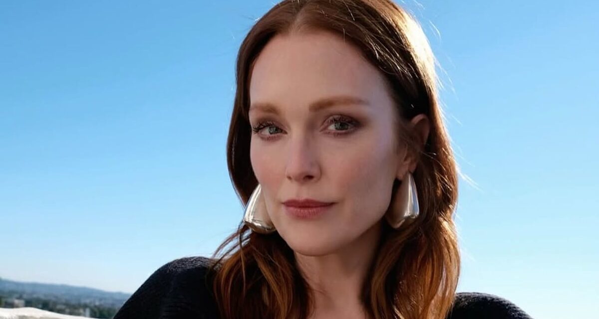Julianne Moore et sa fille modèle des bikinis assortis lors d&rsquo;une escapade en famille ensoleillée