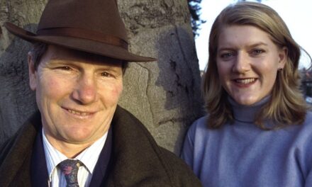 Ian Balding, le célèbre père entraîneur de chevaux de Clare Balding, est décédé à l&rsquo;âge de 87 ans.