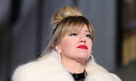 Kelly Clarkson partage une rare mise à jour sur les enfants après la mort de leur père Brandon Blackstock