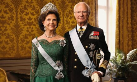 Le roi Carl XVI Gustave et la reine Silvia, vêtue d&rsquo;un diadème, publient de nouveaux portraits pour marquer cette année historique