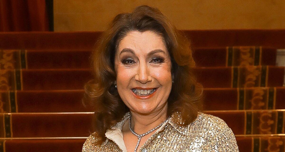 Jane McDonald ravit les fans avec un aperçu des coulisses d&rsquo;une « brillante » série de voyages en 6 parties