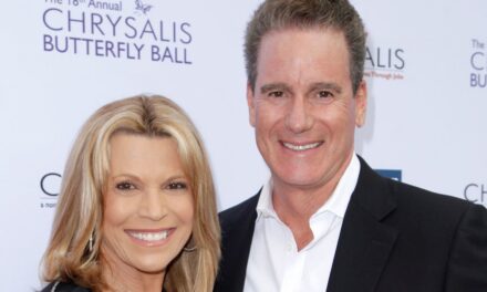 Rencontrez le nouveau mari de Vanna White, John Donaldson, alors que la star de Wheel of Fortune révèle un mariage surprise avec son partenaire de longue date