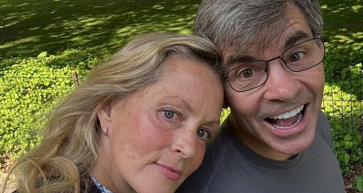 Les rares photos de famille sur la plage de George Stephanopoulos montrent son côté décontracté