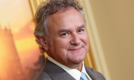 Hugh Bonneville sur un « nouveau chapitre » après sa séparation d&rsquo;avec sa femme depuis 25 ans : « Je me sens très chanceux »