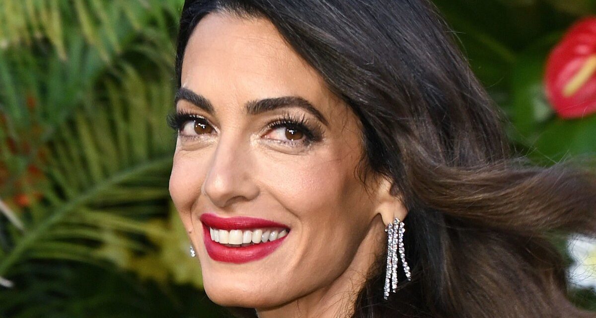 Amal, l&rsquo;épouse de George Clooney, a établi l&rsquo;agenda de l&rsquo;afterparty en mini-robe de diva disco