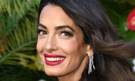 Amal, l&rsquo;épouse de George Clooney, a établi l&rsquo;agenda de l&rsquo;afterparty en mini-robe de diva disco