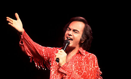 Neil Diamond fête ses 85 ans ! Découvrez sa transformation au fil des années en 10 photos