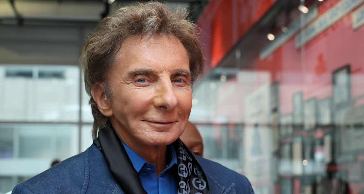 Barry Manilow partage le point sur son état de santé depuis son lit d&rsquo;hôpital