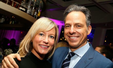 Rencontrez l&rsquo;épouse et les deux enfants du présentateur de CNN, Jake Tapper, dont sa fille qui est devenue auteure publiée à 11 ans