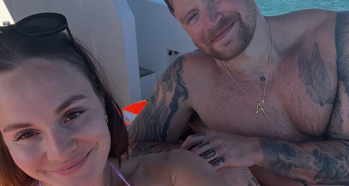 Le désaccord d&rsquo;Adam Peaty et Holly Ramsay sur la lune de miel payée par ses parents