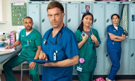 Casualty taquine un « drame au bord de votre siège » alors que deux nouveaux médecins rejoignent le casting