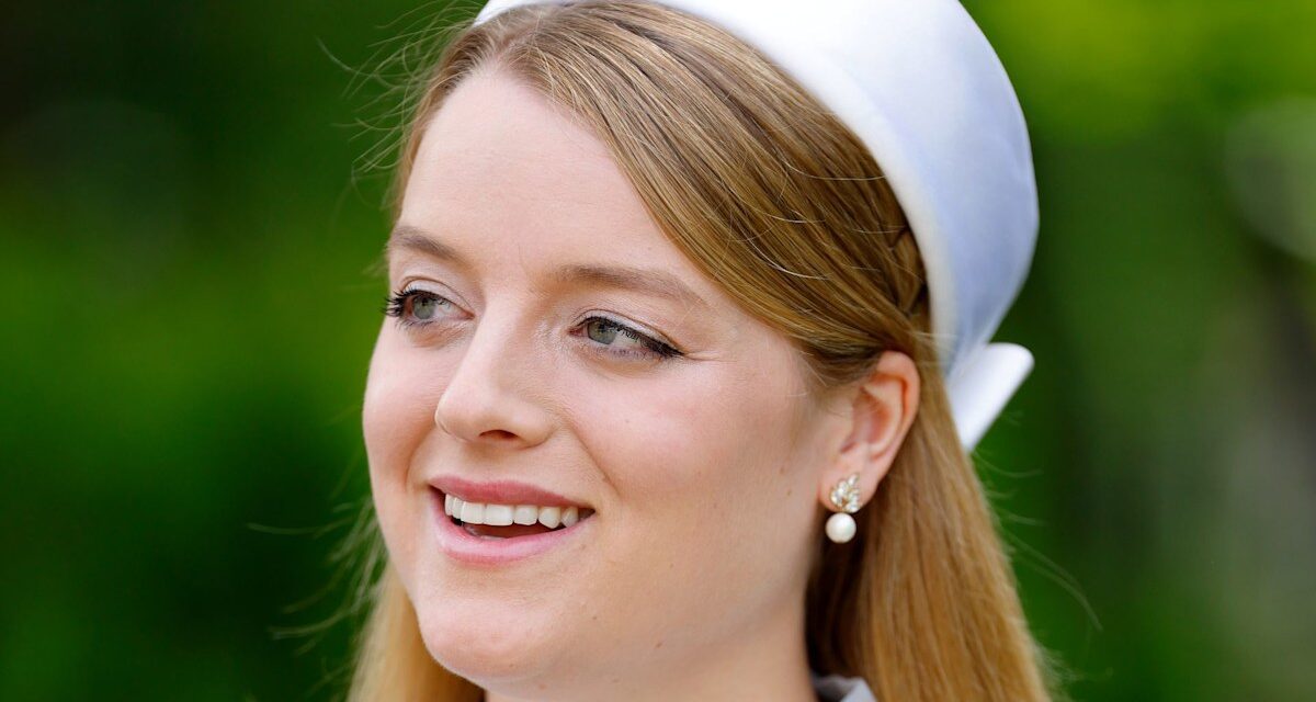 Flora Vesterberg, cousine de feu la reine, brille dans une robe de maternité « non traditionnelle »