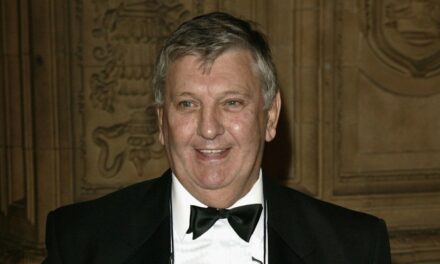 La star bien-aimée des EastEnders, Derek Martin, est décédée à l&rsquo;âge de 92 ans