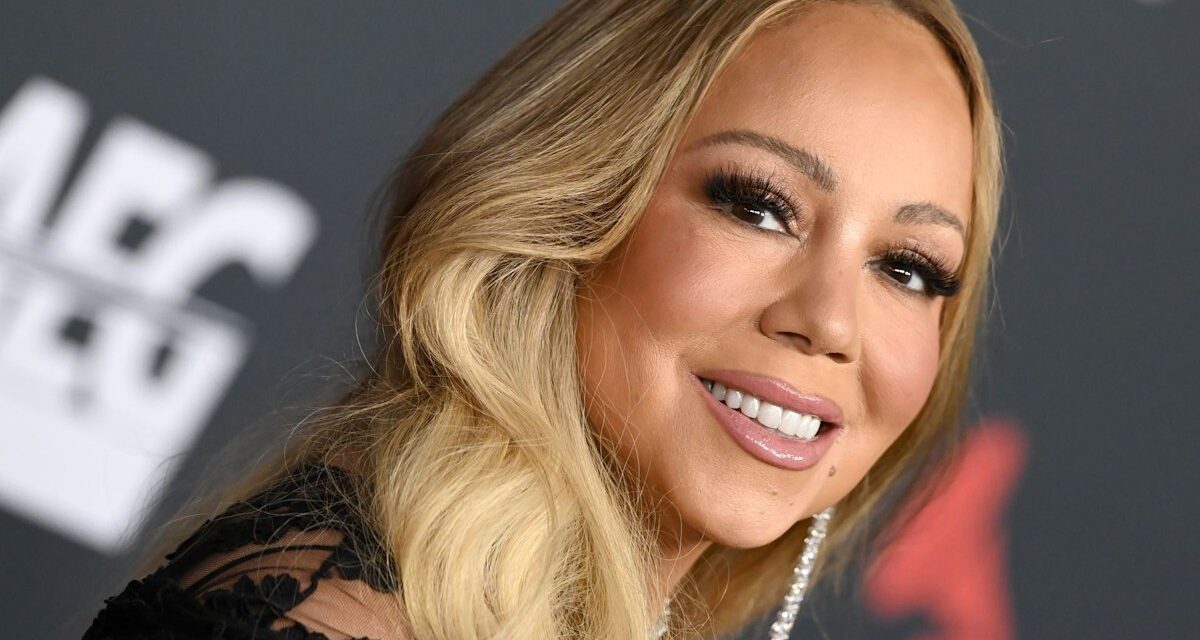 Mariah Carey, 56 ans, impressionne dans sa robe transparente pour l&rsquo;honneur « écrasant » des Grammys