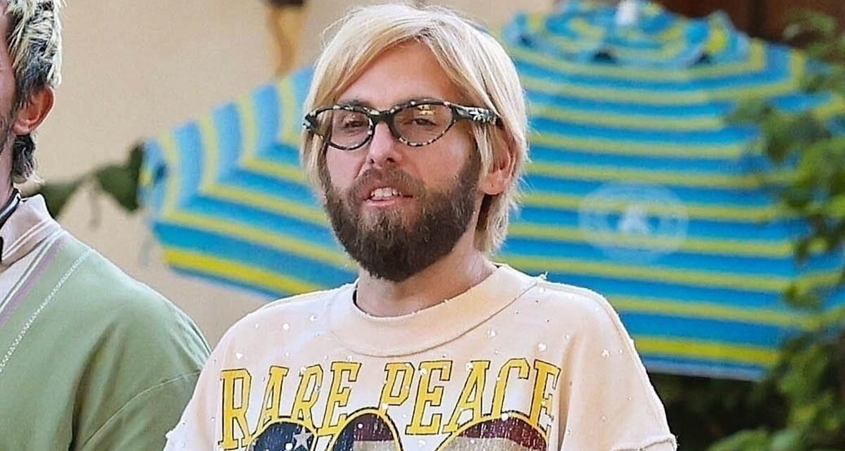 La perte de poids spectaculaire de Jonah Hill mise en évidence dans de nouvelles photos révélatrices sur le tournage