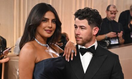Nick Jonas et Priyanka Chopra partagent du temps en famille avec leur adorable fille au « paradis »
