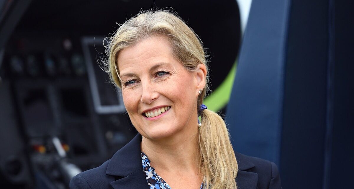 La duchesse Sophie rend une visite « pour remonter le moral » au service d&rsquo;ambulance aérienne qui a contribué à lui sauver la vie