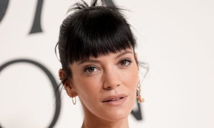 Lily Allen présente son incroyable silhouette dans un petit bikini lors d&rsquo;une somptueuse escapade au Mexique
