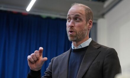 La « blague du père royal » du prince William sur la façon dont il fait faire ses devoirs au prince George