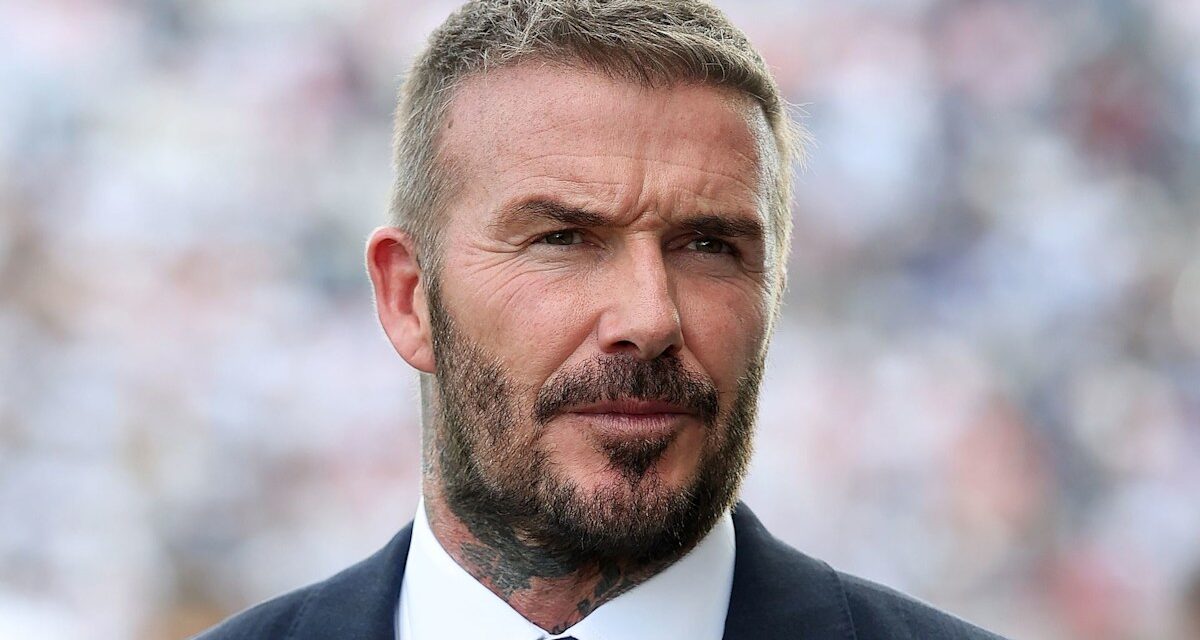 L&rsquo;ancien footballeur professionnel David Beckham a été aperçu dans la capitale mondiale de la mode lors de la Fashion Week de Paris, une semaine seulement après le post explosif de son fils Brooklyn Beckham – voir la photo.