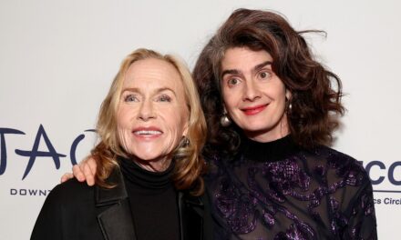 Les co-stars d&rsquo;Oncle Buck et de Field of Dreams se retrouvent sur le tapis rouge 37 ans après avoir partagé l&rsquo;écran