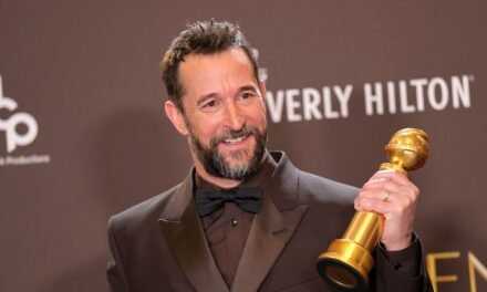 Noah Wyle de Pitt révèle la surprise de trois enfants après la victoire aux Golden Globes