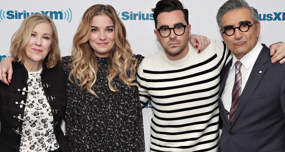 Les co-stars de Schitt&rsquo;s Creek de Catherine O&rsquo;Hara brisent leur silence après sa mort à 71 ans