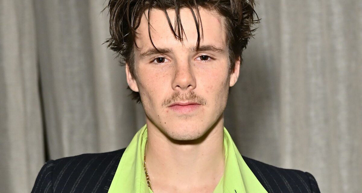 Cruz Beckham brise le silence des réseaux sociaux en écartant les allégations de Brooklyn