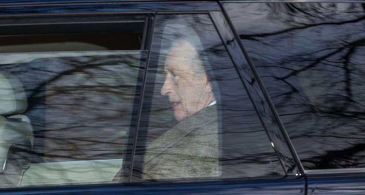 Le roi Charles assiste au service religieux à Balmoral au milieu du retour du prince Harry au Royaume-Uni