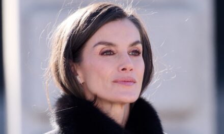 La reine Letizia crée un « drame instantané » avec une cape en fausse fourrure