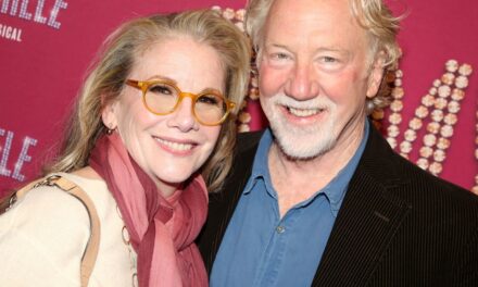 L&rsquo;acteur de West Wing, Timothy Busfield, a émis un mandat d&rsquo;arrêt pour abus sexuels présumés sur des enfants