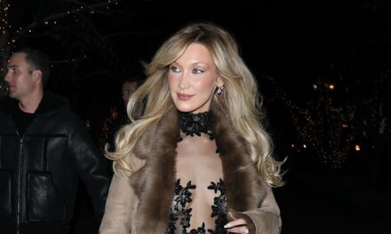 Bella Hadid fait une déclaration saisissante en robe nue lors de son escapade à Aspen