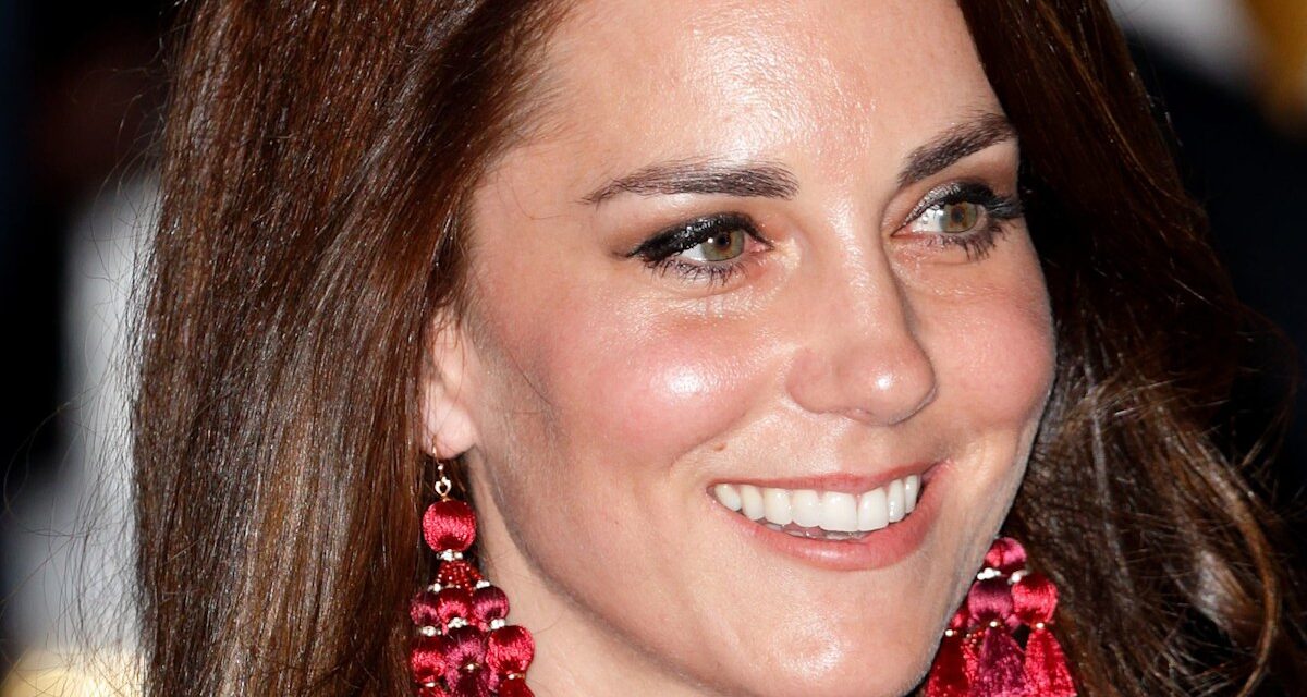 La « robe de soirée » à 1 000 £ de Kate Middleton est le look d&rsquo;anniversaire parfait