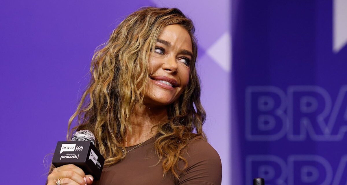 Denise Richards revient sur « l&rsquo;année la plus douloureuse » au milieu de sa séparation d&rsquo;Aaron Phypers