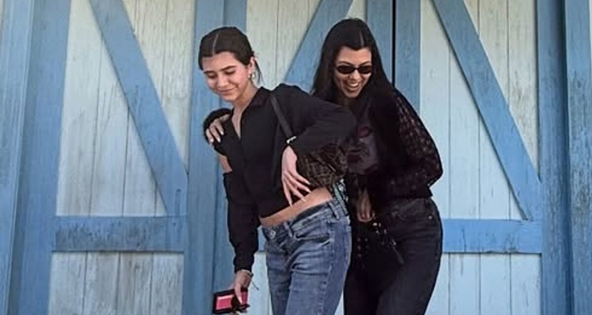 Penelope, la fille adolescente de Kourtney Kardashian, est si grande sur de nouvelles photos et est la jumelle totale de sa célèbre tante