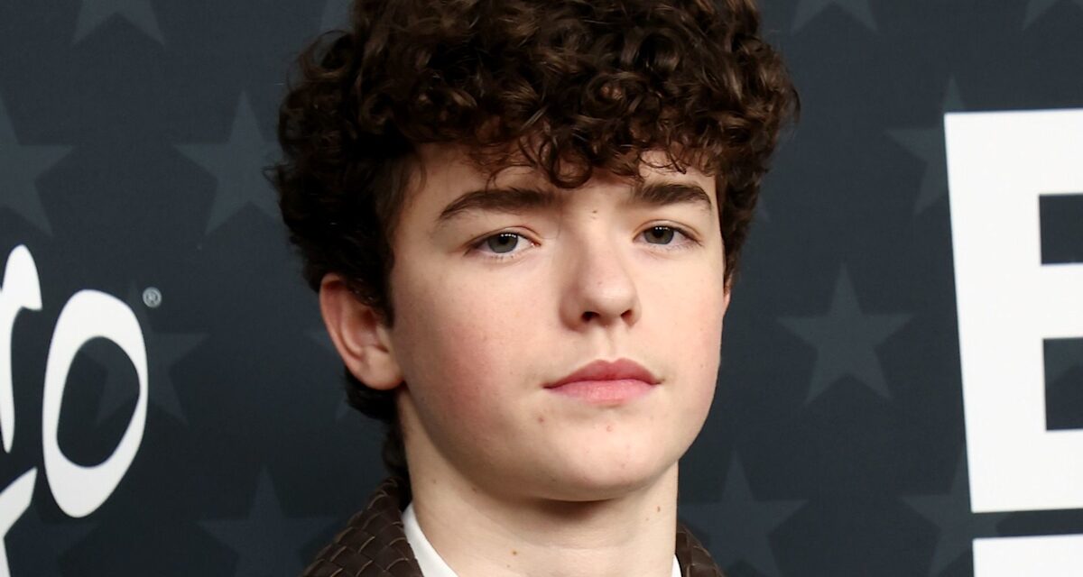 La vie privée d&rsquo;Owen Cooper hors écran alors qu&rsquo;il se prépare à quitter l&rsquo;école après avoir remporté des prix historiques