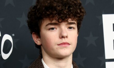 La vie privée d&rsquo;Owen Cooper hors écran alors qu&rsquo;il se prépare à quitter l&rsquo;école après avoir remporté des prix historiques