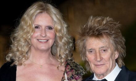 Rod Stewart est amoureux de Penny Lancaster au milieu d&rsquo;une soirée de rendez-vous étoilée