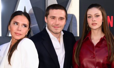 La danse « inappropriée » de Victoria et Brooklyn Beckham enfin révélée – Marc Anthony a demandé à Brooklyn de mettre « les mains sur ses hanches »