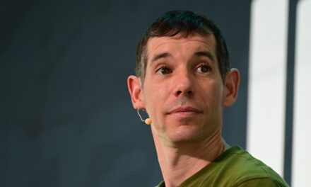 Le montant « embarrassant » qu&rsquo;Alex Honnold a payé par Netflix pour son ascension historique du Taipei 101