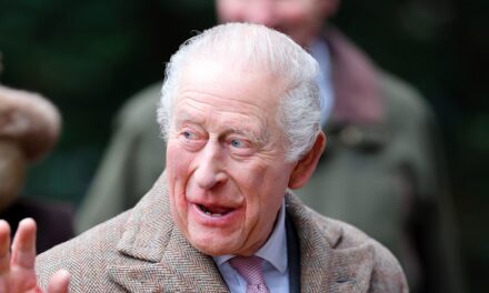 Le roi Charles « se soucie vraiment » et est toujours « directement au téléphone » pour aider les gens – alors qu&rsquo;un initié révèle à quoi ressemble vraiment le monarque